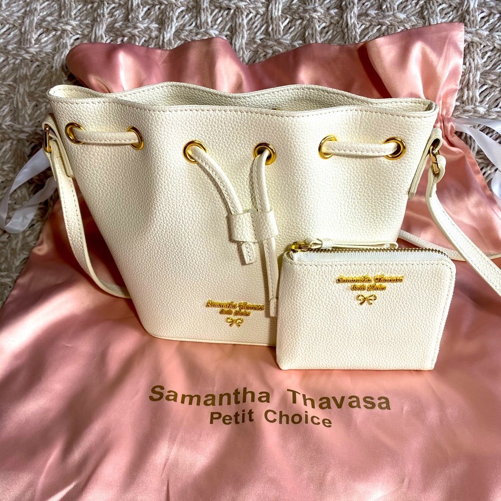Samantha Thavasa Draw string bag with card holder